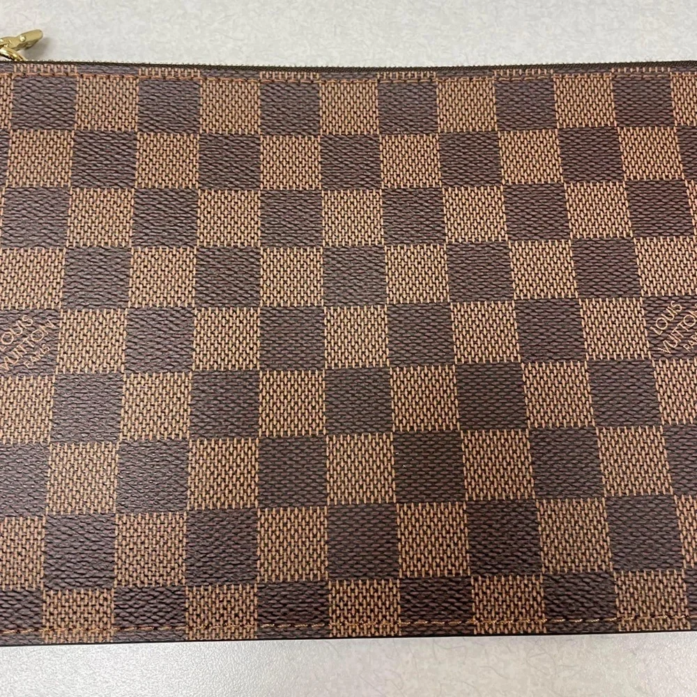 SOLD❌Authentic Neverfull DE MM/GM Pouch in Red Interior - Picture 4 of 16